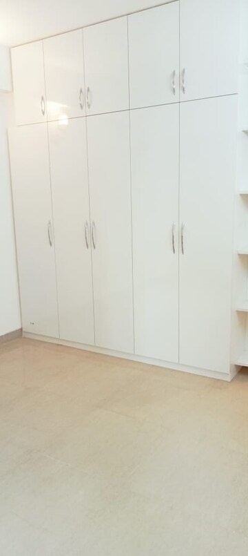 Bathroom in 3 BHK Apartment at Emaar Emerald Estate, Sector 65 – for Rent