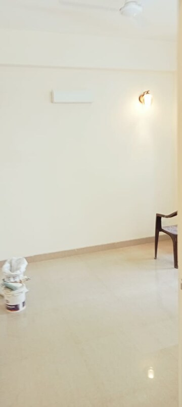 Room in 3 BHK Apartment at Emaar Emerald Estate, Sector 65 – for Rent