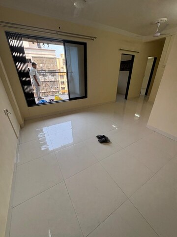 Room in 3 BHK Apartment at Sai Shraddha CHS Chembur, Chembur – for Rent