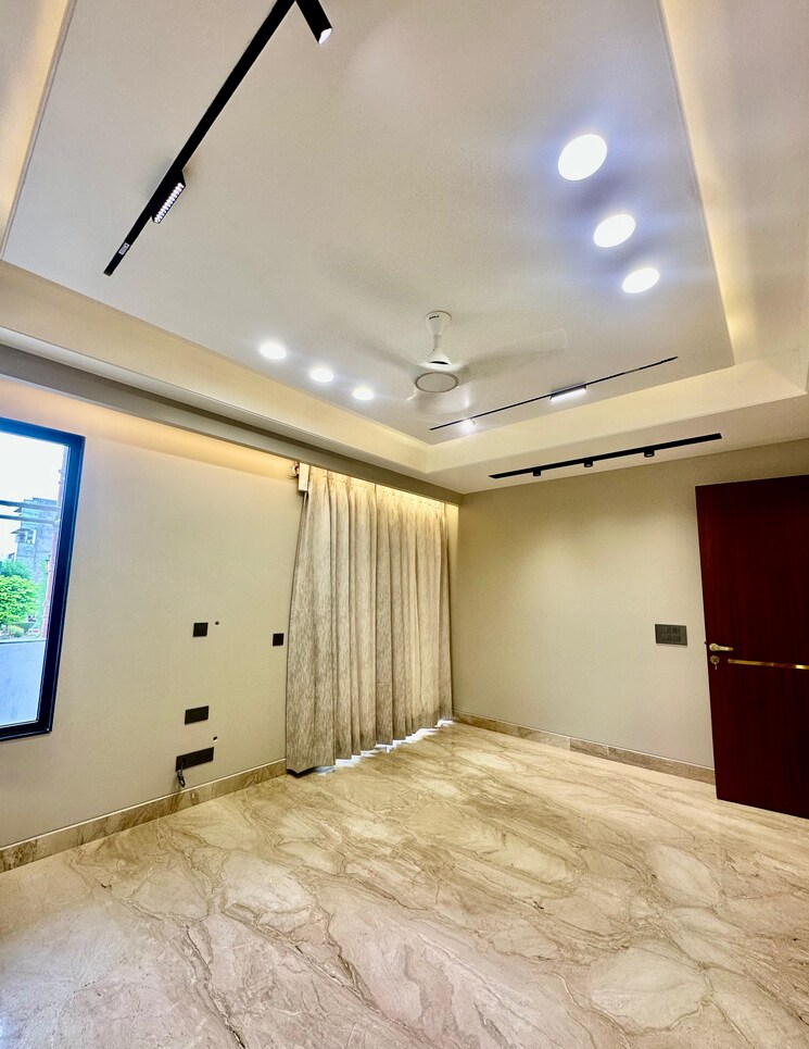 Room, central-park-flower-valley-mikasa-plots 4 Bedroom 300 Sq.Yd. Builder Floor In Sohna Sector 33 Gurgaon 9087433