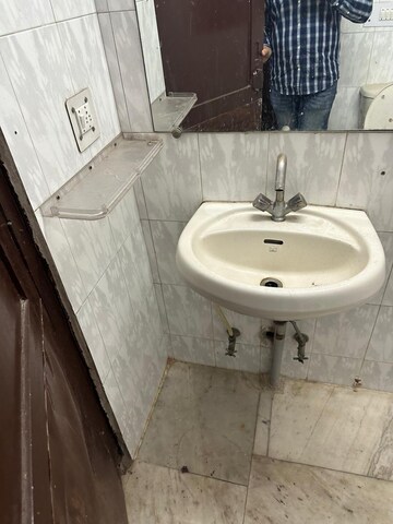 Bathroom in 2 BHK Builder Floor at Ansal Plaza Sector-23, Sector 23 – for Rent