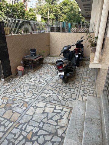 Parking in 2 BHK Builder Floor at Ansal Plaza Sector-23, Sector 23 – for Rent