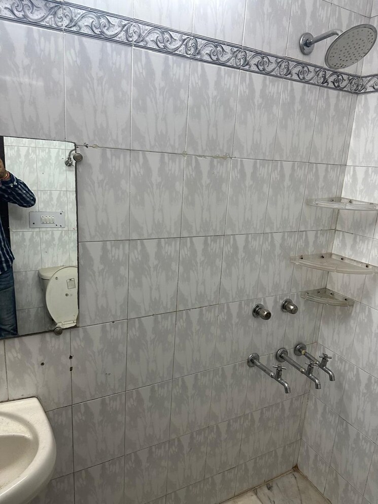 Bathroom, ansal-plaza-sector-23 2 Bedroom 1700 Sq.Ft. Builder Floor In Sector 23 Gurgaon 9087442