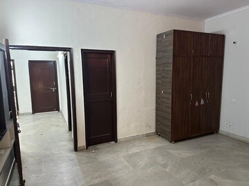 Building Lobby in 2 BHK Builder Floor at Ansal Plaza Sector-23, Sector 23 – for Rent