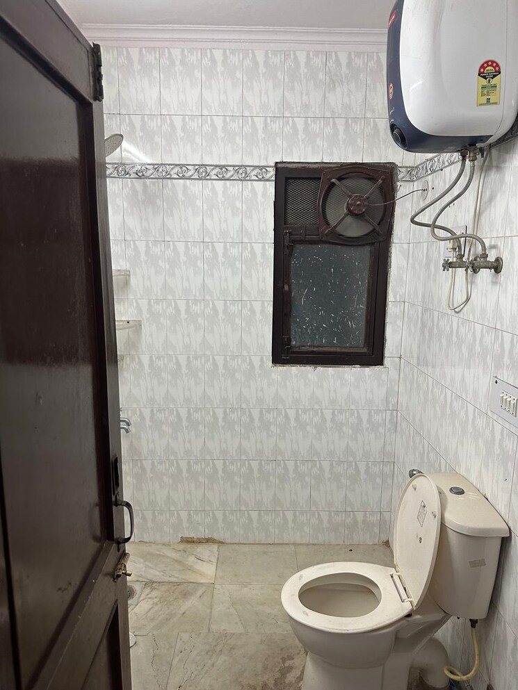 Bathroom, ansal-plaza-sector-23 2 Bedroom 1700 Sq.Ft. Builder Floor In Sector 23 Gurgaon 9087442