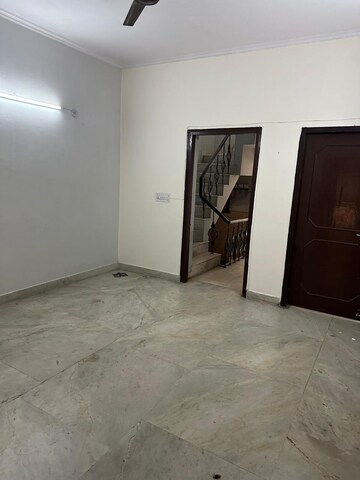 Room in 2 BHK Builder Floor at Ansal Plaza Sector-23, Sector 23 – for Rent