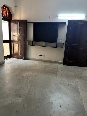 Room in 2 BHK Builder Floor at Ansal Plaza Sector-23, Sector 23 – for Rent