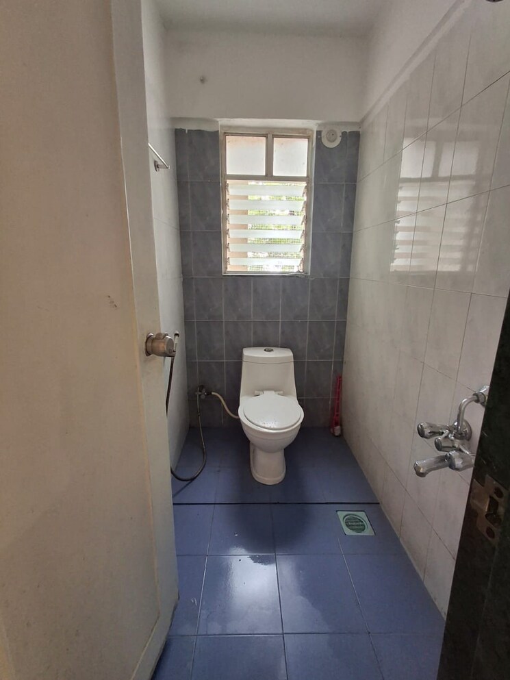Bathroom, shriniwas-serene-county 1.5 Bedroom 800 Sq.Ft. Apartment In Nanded Pune 9087467