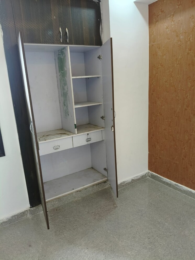 Bathroom, sector 73 3 Bedroom 1350 Sq.Ft. Builder Floor In Sector 73 Noida 9087445