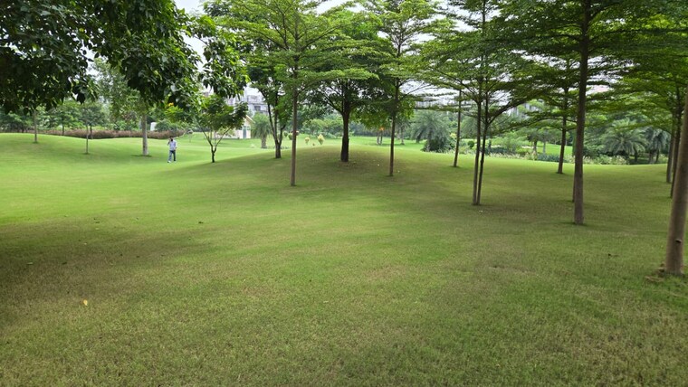 Garden, godrej-golf-links-crest 4 Bedroom 3029 Sq.Ft. Villa In Sector 27 Yamuna Expressway Greater Noida 9087596