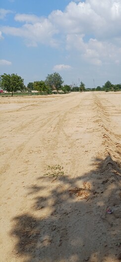 Plot For Sale in Dheeraj Nagar