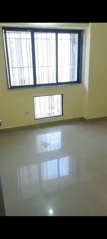 Room in 3 BHK Apartment at Sheth Vasant Athena, Laxmi Nagar – for Rent