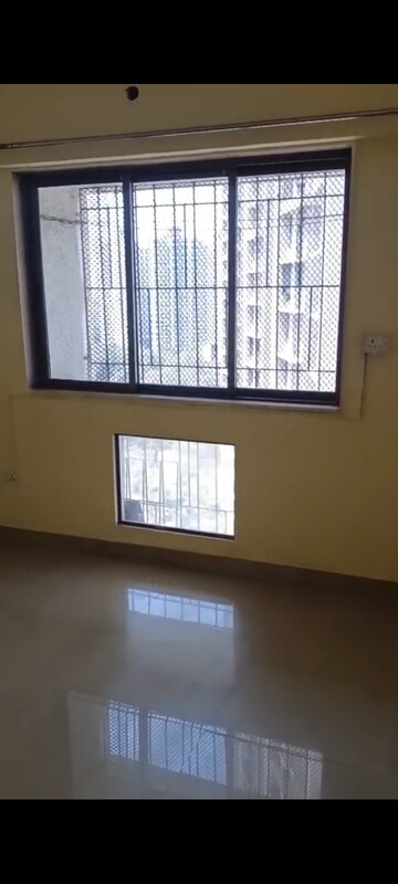 Room in 3 BHK Apartment at Sheth Vasant Athena, Laxmi Nagar – for Rent