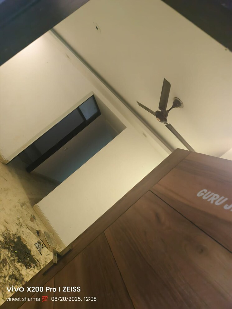 Other, maidan garhi 3 Bedroom 155 Sq.Yd. Builder Floor In Maidan Garhi Delhi 9087581