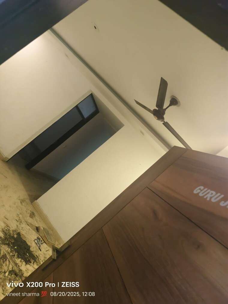 Other, maidan garhi 3 Bedroom 155 Sq.Yd. Builder Floor In Maidan Garhi Delhi 9087581