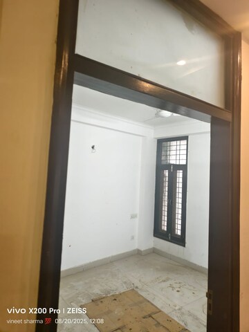 Room in 3 BHK Builder Floor at Maidan Garhi – for Sale