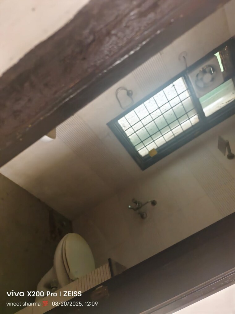 Bathroom, maidan garhi 3 Bedroom 155 Sq.Yd. Builder Floor In Maidan Garhi Delhi 9087581