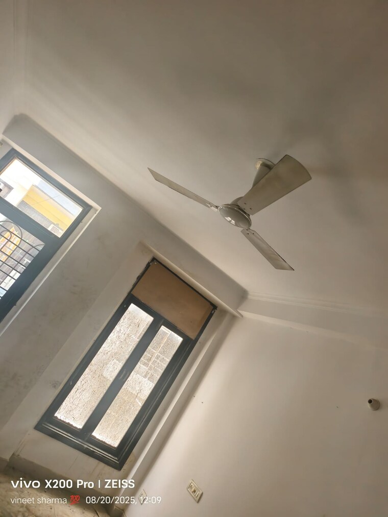 Other, maidan garhi 3 Bedroom 155 Sq.Yd. Builder Floor In Maidan Garhi Delhi 9087581