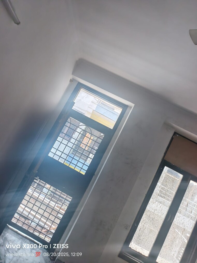 Other, maidan garhi 3 Bedroom 155 Sq.Yd. Builder Floor In Maidan Garhi Delhi 9087581