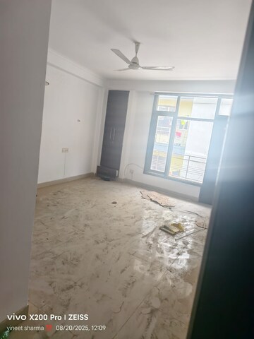 Room in 3 BHK Builder Floor at Maidan Garhi – for Sale