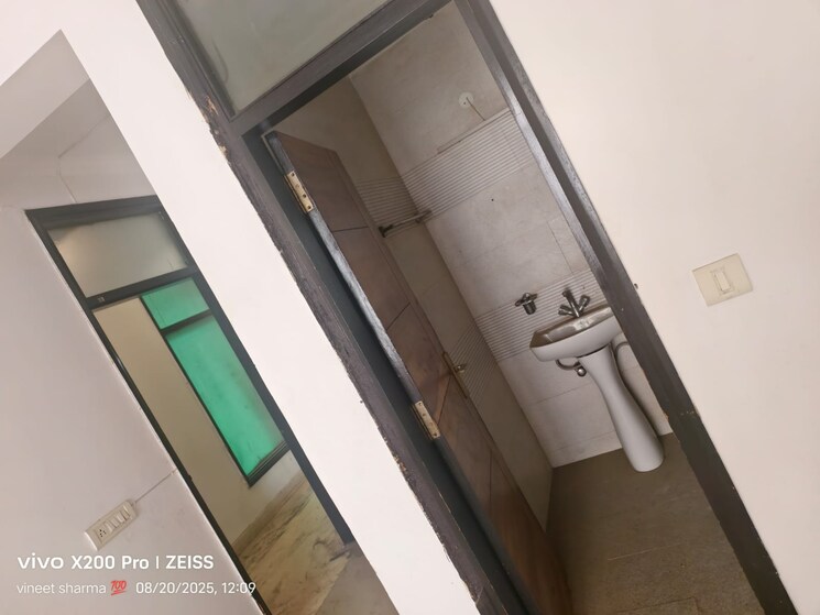 Bathroom, maidan garhi 3 Bedroom 155 Sq.Yd. Builder Floor In Maidan Garhi Delhi 9087581