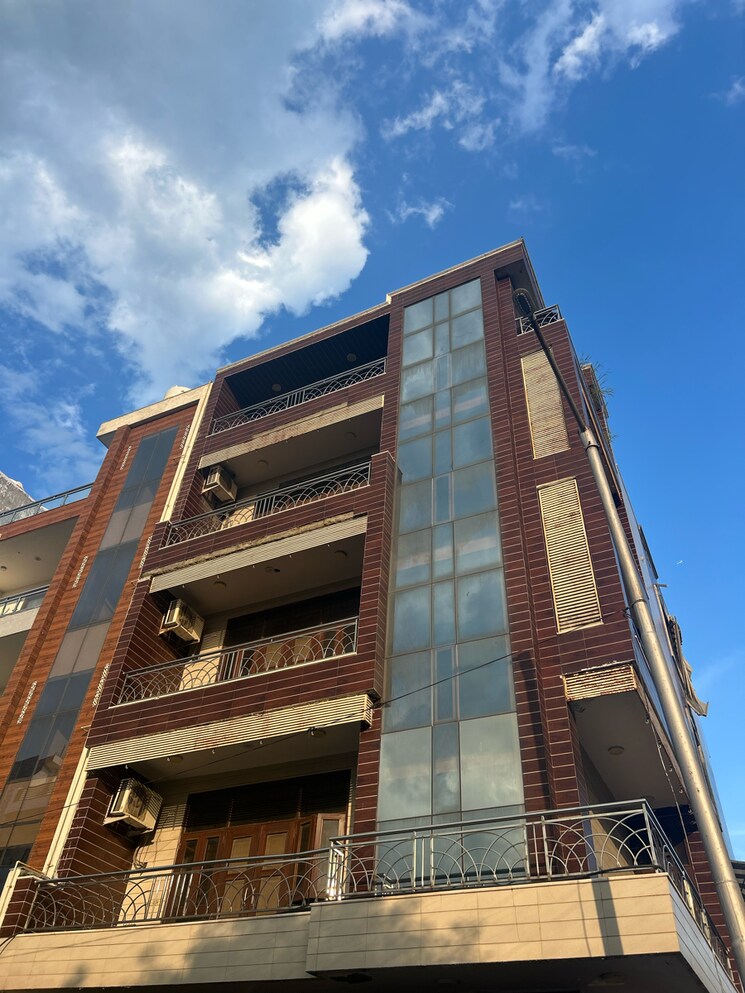 Exterior View, sector 105 3 Bedroom 130 Sq.Yd. Independent House In Sector 105 Noida 9087601