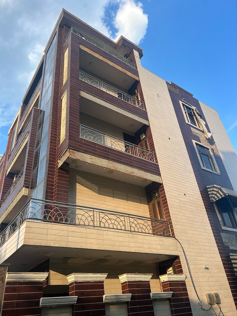 Exterior View, sector 105 3 Bedroom 130 Sq.Yd. Independent House In Sector 105 Noida 9087601