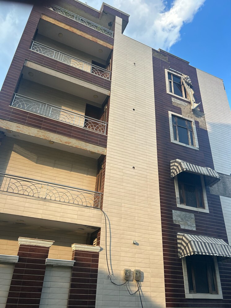 Exterior View, sector 105 3 Bedroom 130 Sq.Yd. Independent House In Sector 105 Noida 9087601