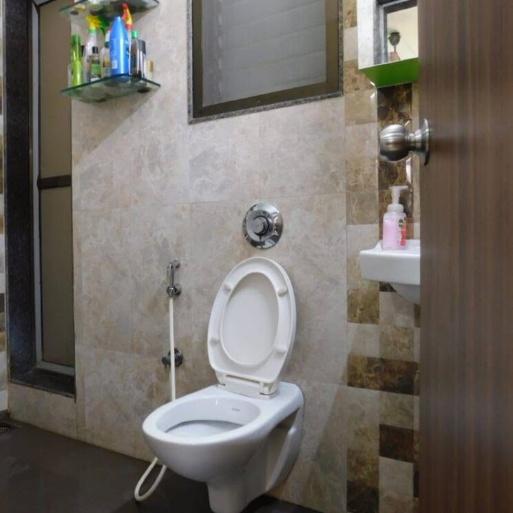 Bathroom, raj-niwas-malad-west 1 Bedroom 500 Sq.Ft. Apartment In Nadiyawala Colony 2 Mumbai 9087628
