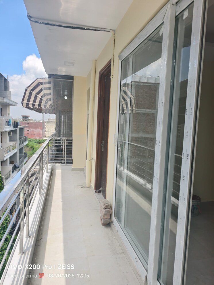 Balcony, maidan garhi 3 Bedroom 155 Sq.Yd. Builder Floor In Maidan Garhi Delhi 9087791