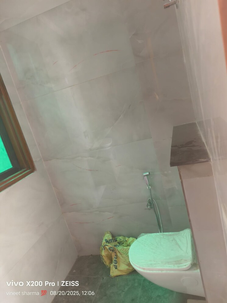 Bathroom, maidan garhi 3 Bedroom 155 Sq.Yd. Builder Floor In Maidan Garhi Delhi 9087791