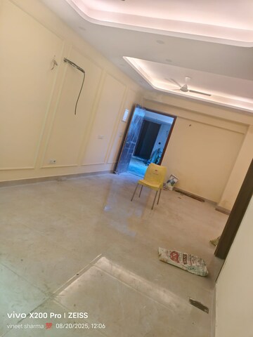 Room in 3 BHK Builder Floor at Maidan Garhi – for Sale