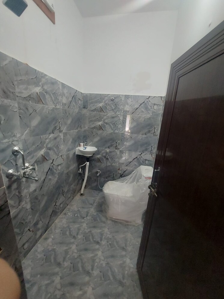 Bathroom, nishatganj talkatora 2 Bedroom 1500 Sq.Ft. Independent House In Nishatganj Talkatora Lucknow 9087696