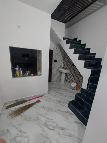 Staircase in 2 BHK Independent House at Nishatganj Talkatora – for Rent