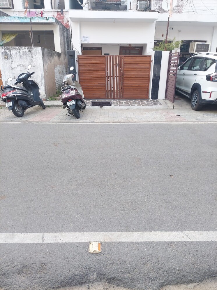  Parking, nishatganj talkatora 2 Bedroom 1500 Sq.Ft. Independent House In Nishatganj Talkatora Lucknow 9087696