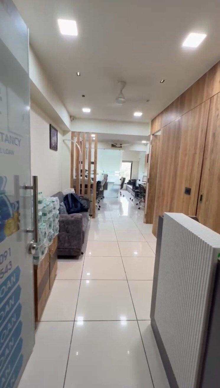 Team Area, sun-westbank Commercial Office Space 800 Sq.Ft. In Navrangpura Ahmedabad 9087769