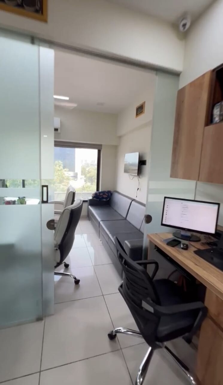 Team Area, sun-westbank Commercial Office Space 800 Sq.Ft. In Navrangpura Ahmedabad 9087769