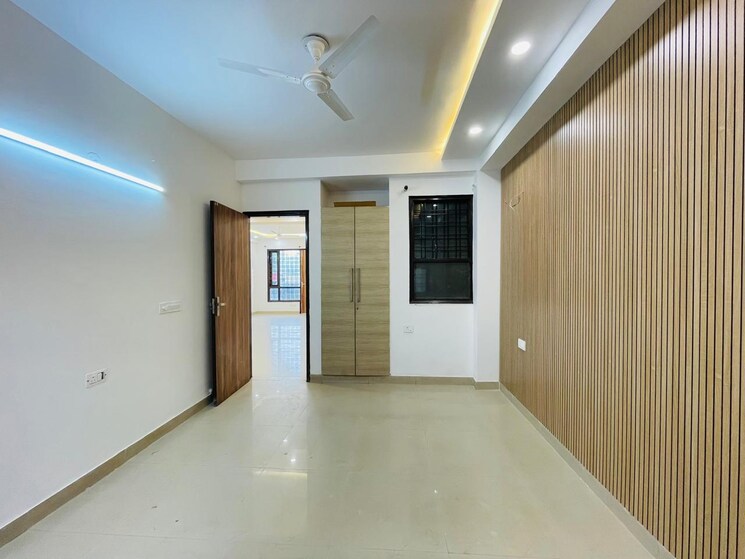 Room, sector 57 3 Bedroom 250 Sq.Yd. Apartment In Sector 57 Gurgaon 9087836