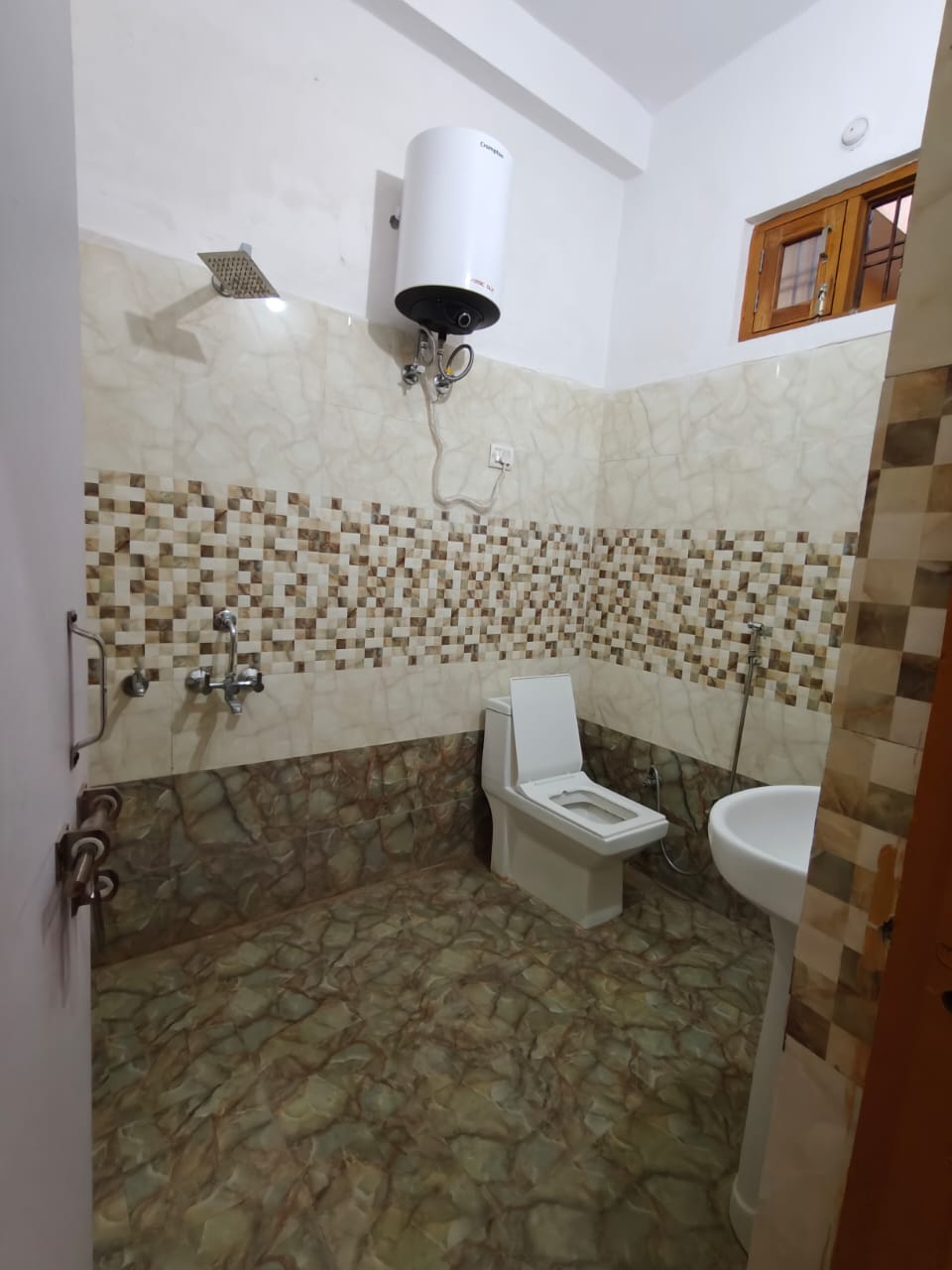 3 BHK + Pooja Room Independent House For Rent in Gomti Nagar