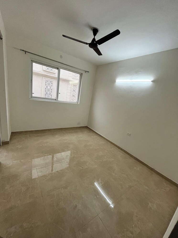 Room, signature-global-park-4-and-5 2.5 Bedroom 1081 Sq.Ft. Apartment In Sohna Sector 36 Gurgaon 9087865