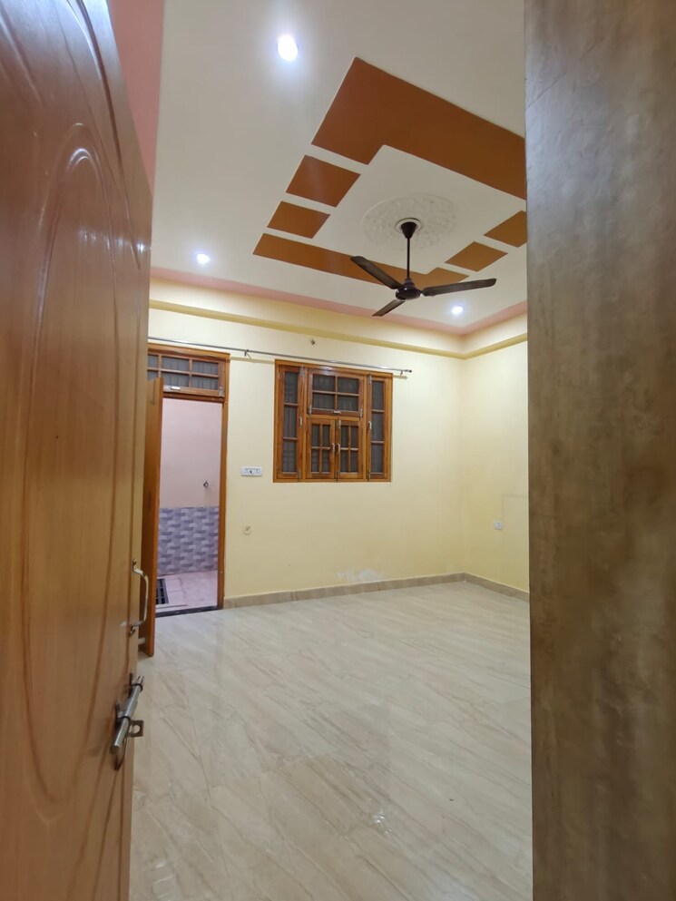 Room, gomti nagar 3 Bedroom 1500 Sq.Ft. Independent House In Gomti Nagar Lucknow 9087868
