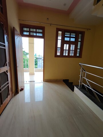 Room in 3 BHK Independent House at Gomti Nagar – for Rent
