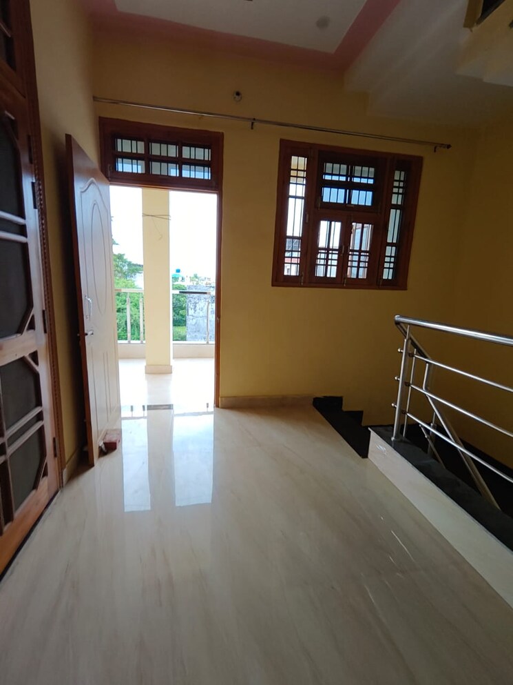 Room, gomti nagar 3 Bedroom 1500 Sq.Ft. Independent House In Gomti Nagar Lucknow 9087868