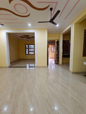 Room in 3 BHK Independent House at Gomti Nagar – for Rent