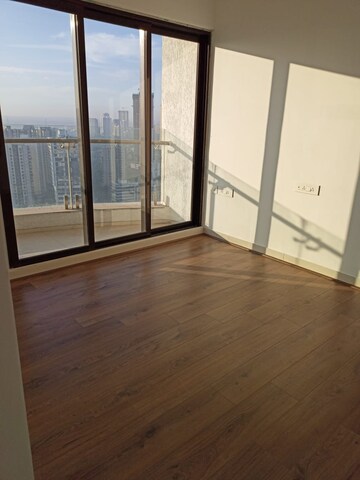 Room in 3 BHK Apartment at Sunteck City Avenue 1, Goregaon West – for Rent