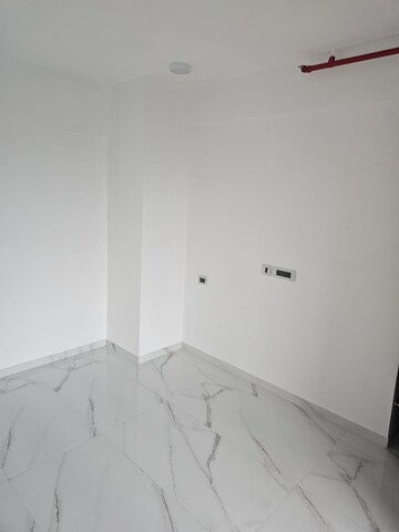 Room in 2 BHK Apartment at Nahar Amaryllis Towers and Plaza, Chandivali – for Rent