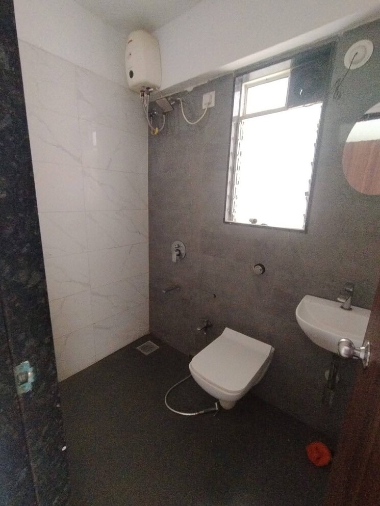 Bathroom, andheri west 2 Bedroom 700 Sq.Ft. Apartment In Andheri West Mumbai 9087887
