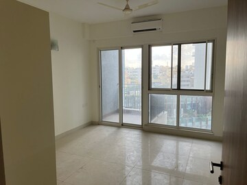 Room in 4 BHK Apartment at SNN Clermont, Hebbal – for Sale