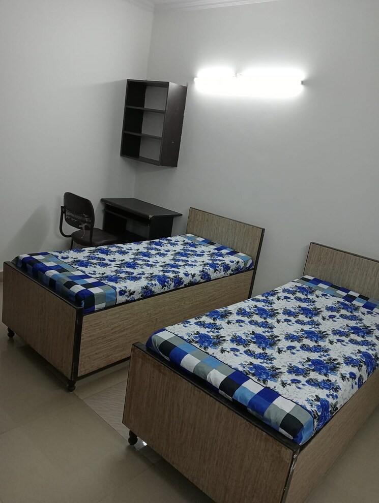 Bedroom, karol bagh Pg For Boys & Girls In Karol Bagh 9087991