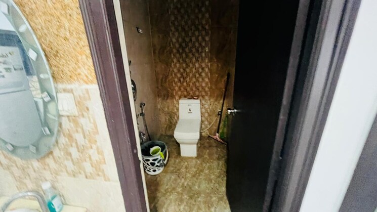 Bathroom, sri-srinivasa-nilayam-madhapur 2 Bedroom 1345 Sq.Ft. Apartment In Madhapur Hyderabad 9088004